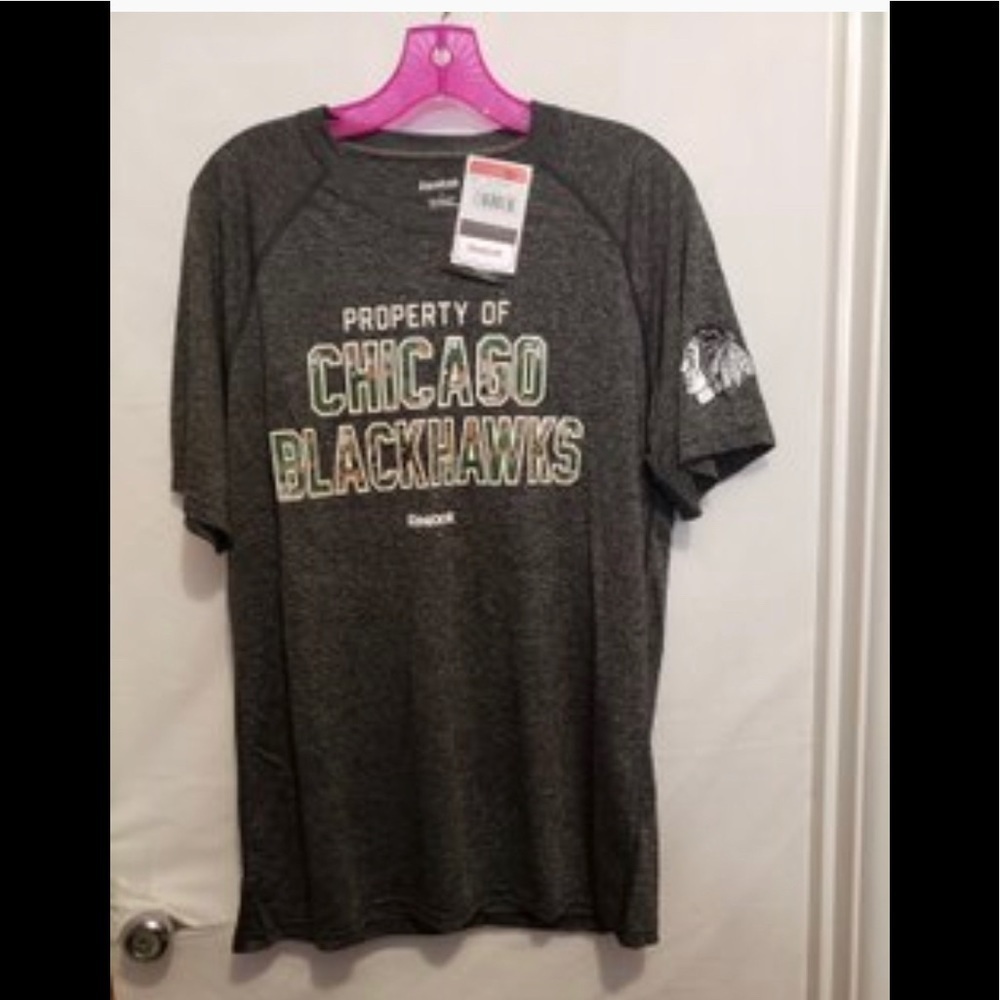 “Chicago Blackhawks” shirt(Bonus Jewelry included ‼️‼️)